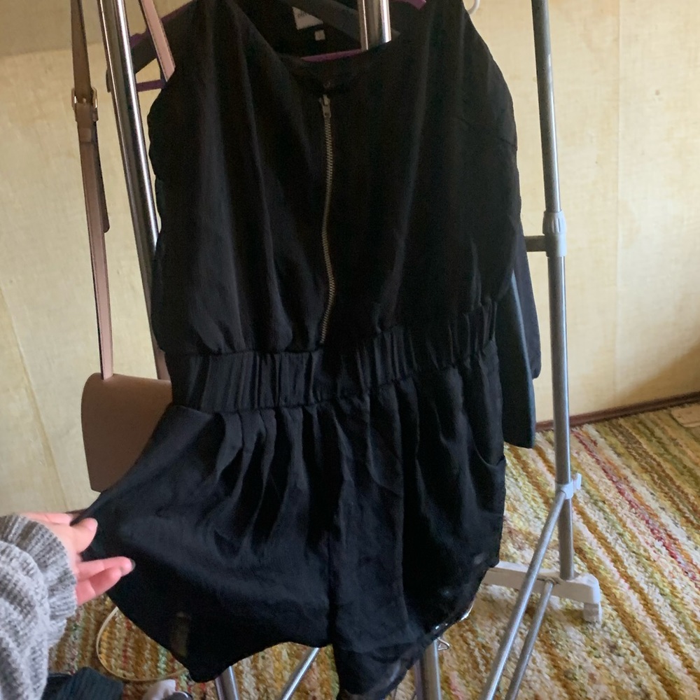 Cute black romper w pockets and zippered torso.